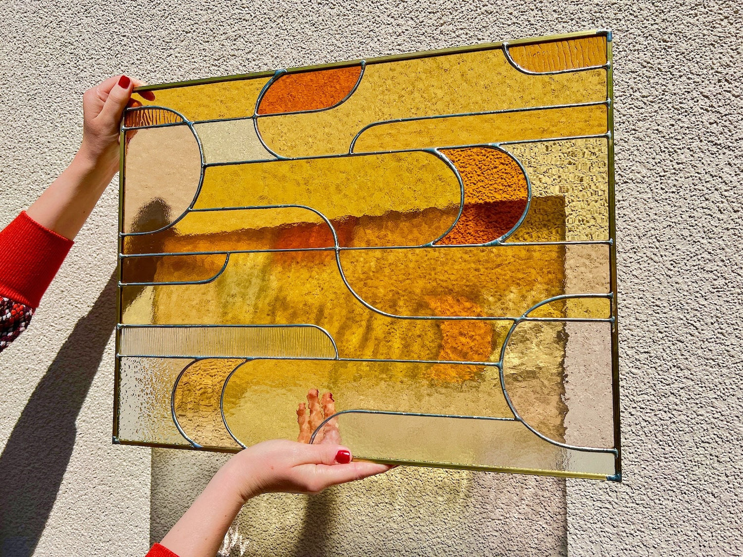 Duży witraż Bauhaus inspirowany ponadczasowym wzornictwem