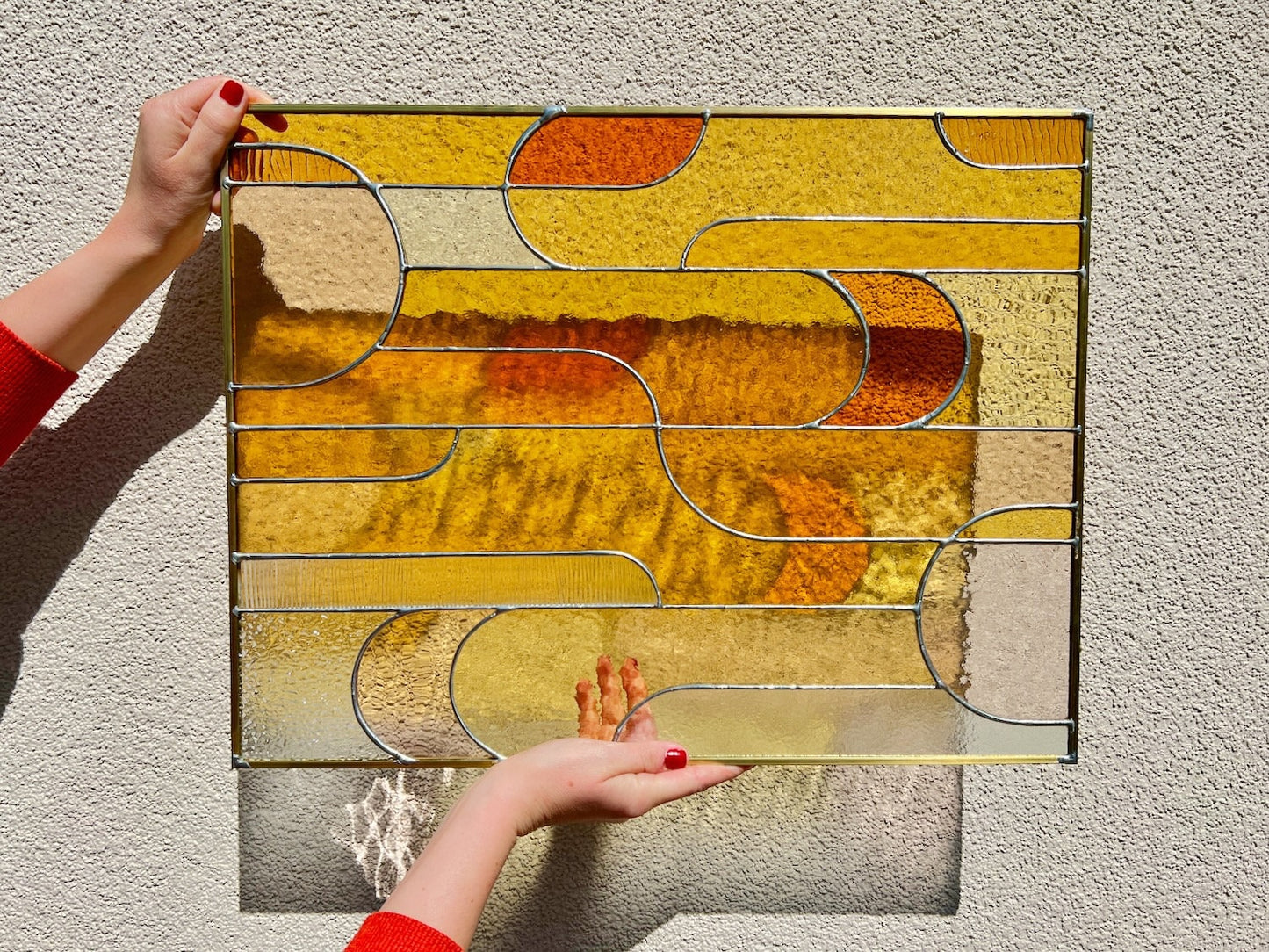 Duży witraż Bauhaus inspirowany ponadczasowym wzornictwem